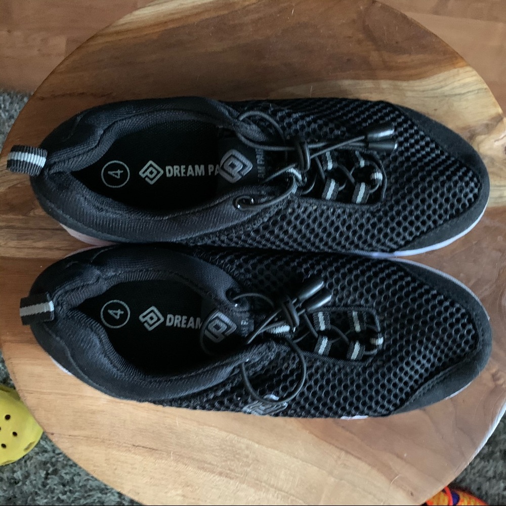 Boys Water Shoes sz 4. - Picture 2 of 4